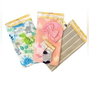 Pink Baby blanket (3) Hat and Socks Set